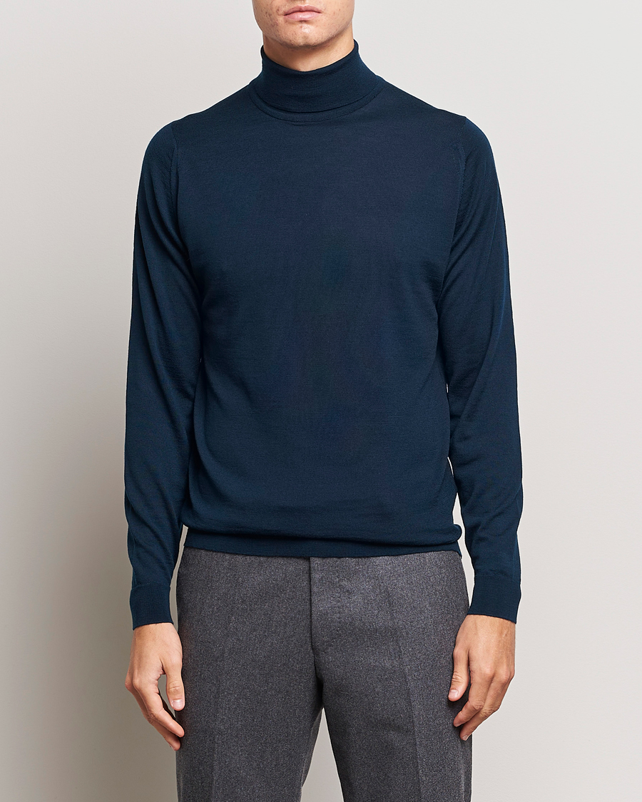 Herre | Gensere | John Smedley | Cherwell Extra Fine Merino Rollneck Orion Green