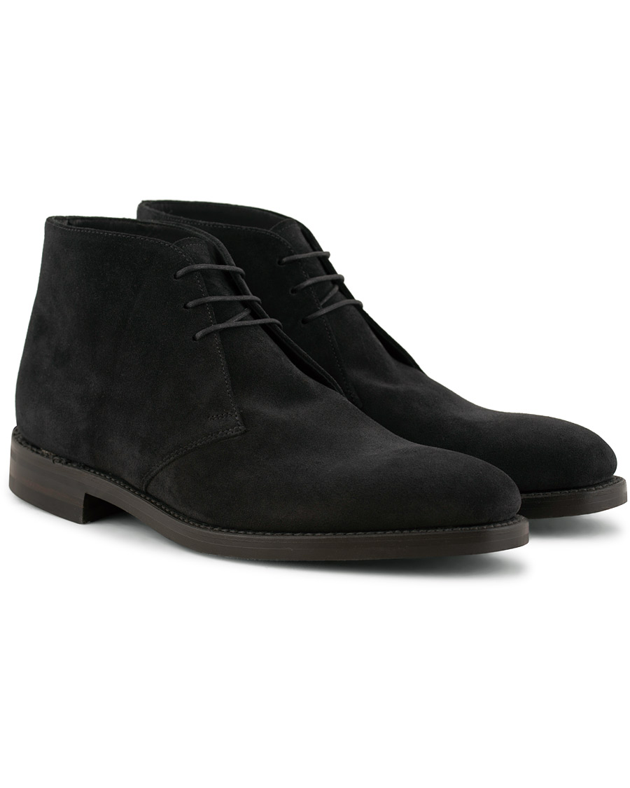 Loake 1880 Pimlico Chukka Boot Black Suede hos CareOfCarl.no