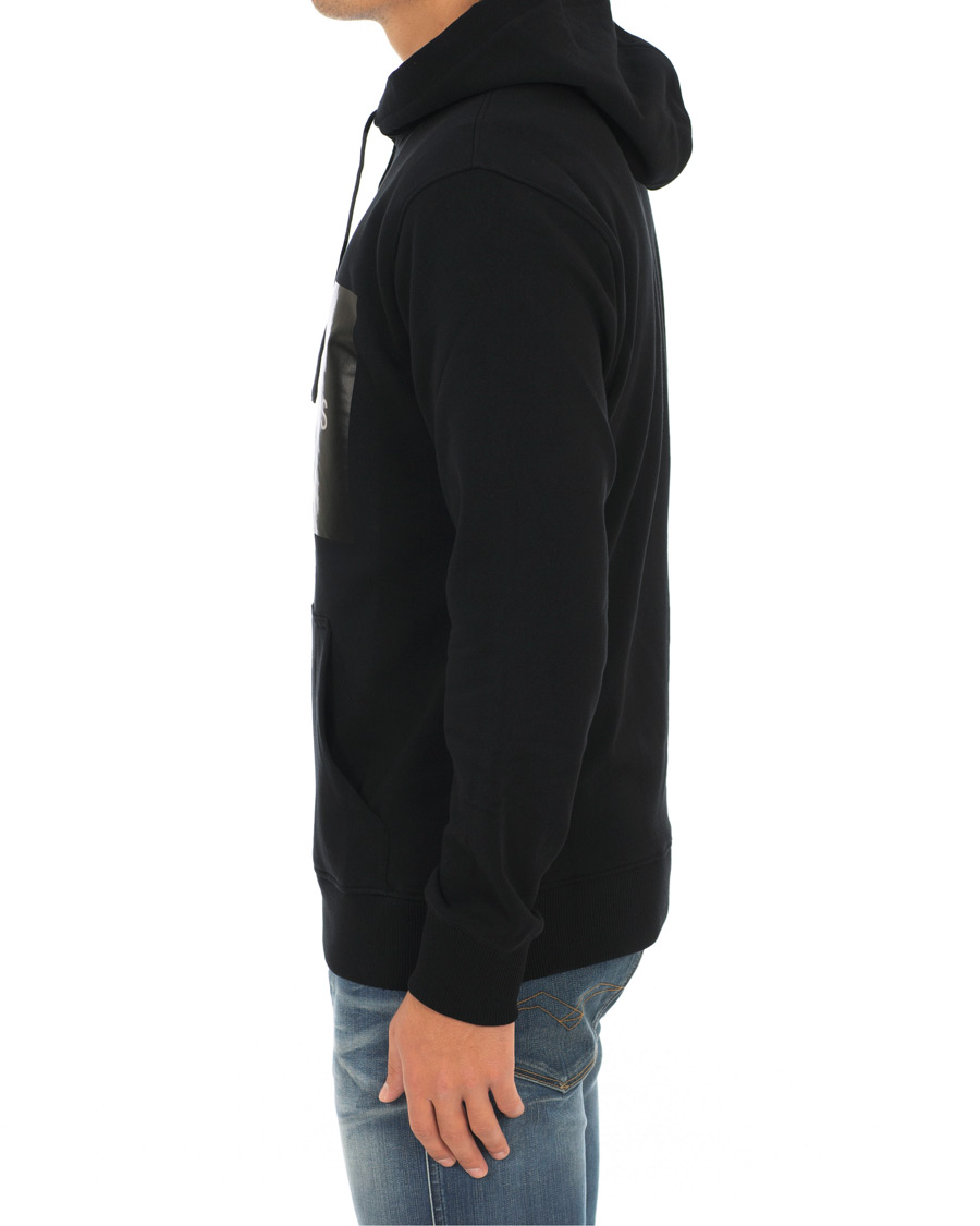 Calvin Klein Jeans Monogram Box Logo Hoodie Black hos CareOfCarl