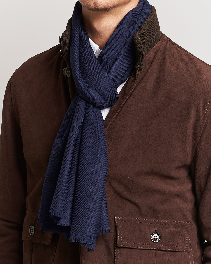 Herre | Eton Merino Wool Herringbone Scarf Navy | Eton | Merino Wool Herringbone Scarf Navy