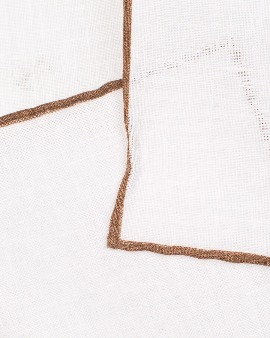 Herre | Amanda Christensen Linen Melange Handrolled Pocket Square Brown/White | Amanda Christensen | Linen Melange Handrolled Pocket Square Brown/White