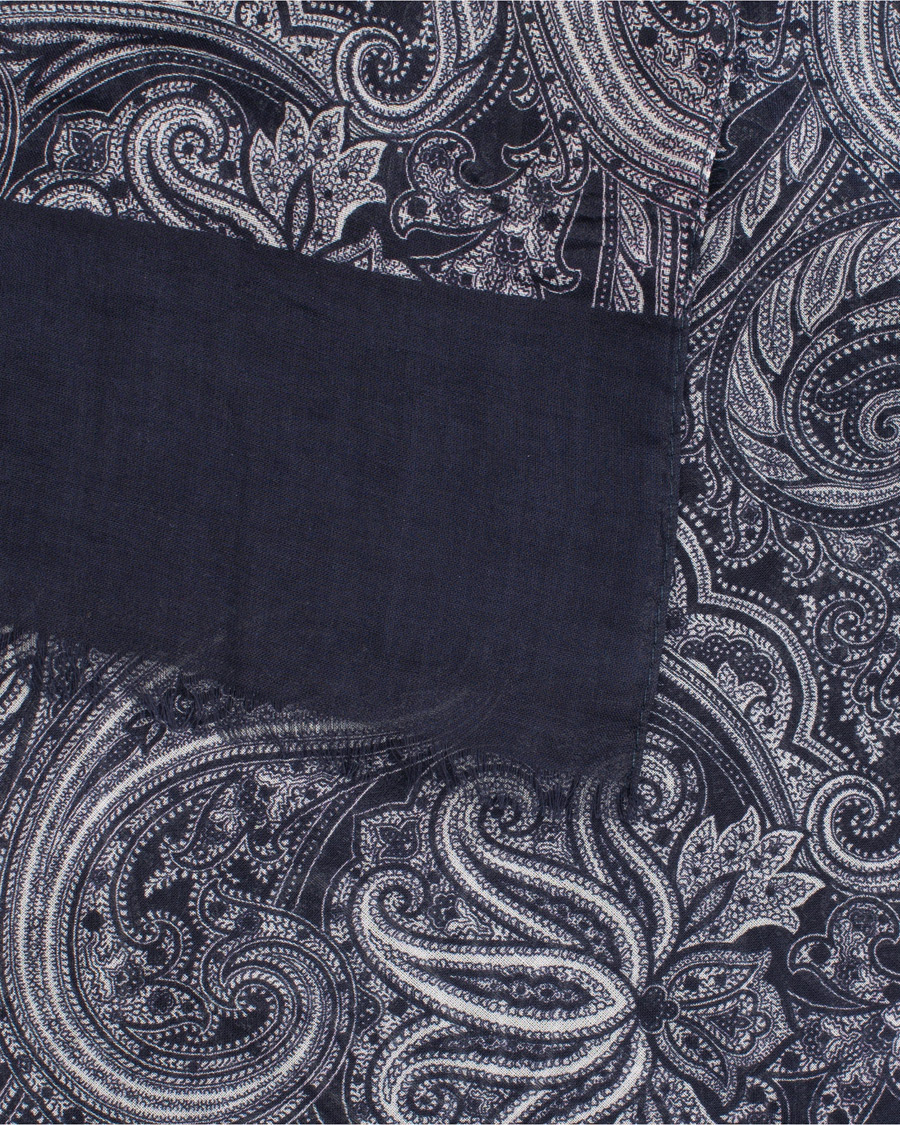 Herre | Amanda Christensen Cotton Voile Printed Paisley Scarf Navy | Amanda Christensen | Cotton Voile Printed Paisley Scarf Navy