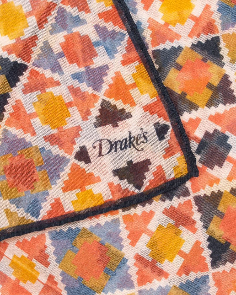 Herre | Drake's Cotton/Modal Morrocan Tile Pocket Square White | Drake's | Cotton/Modal Morrocan Tile Pocket Square White