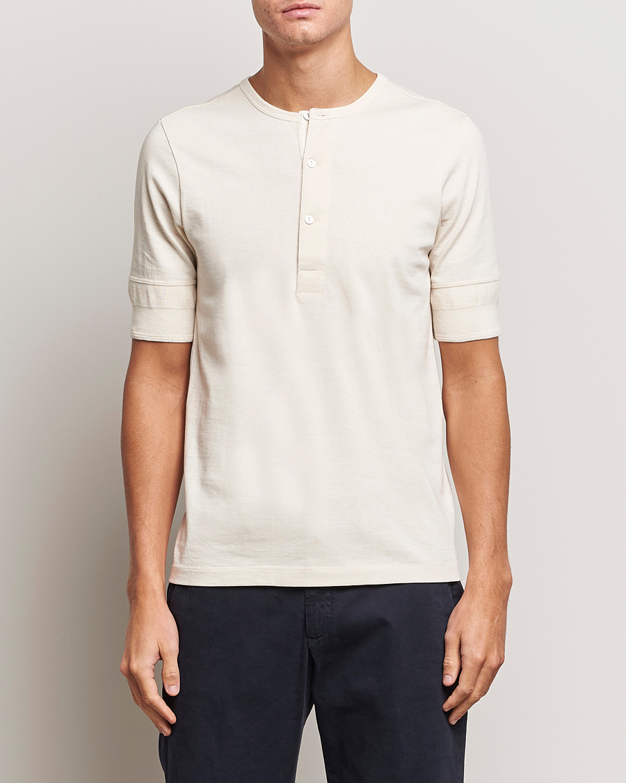 Herre | T-Shirts | Merz b. Schwanen | Short Sleeve Organic Cotton Henley Nature