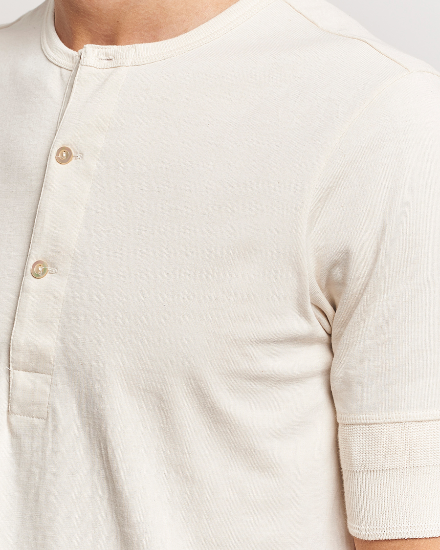 Herre | T-Shirts | Merz b. Schwanen | Short Sleeve Organic Cotton Henley Nature
