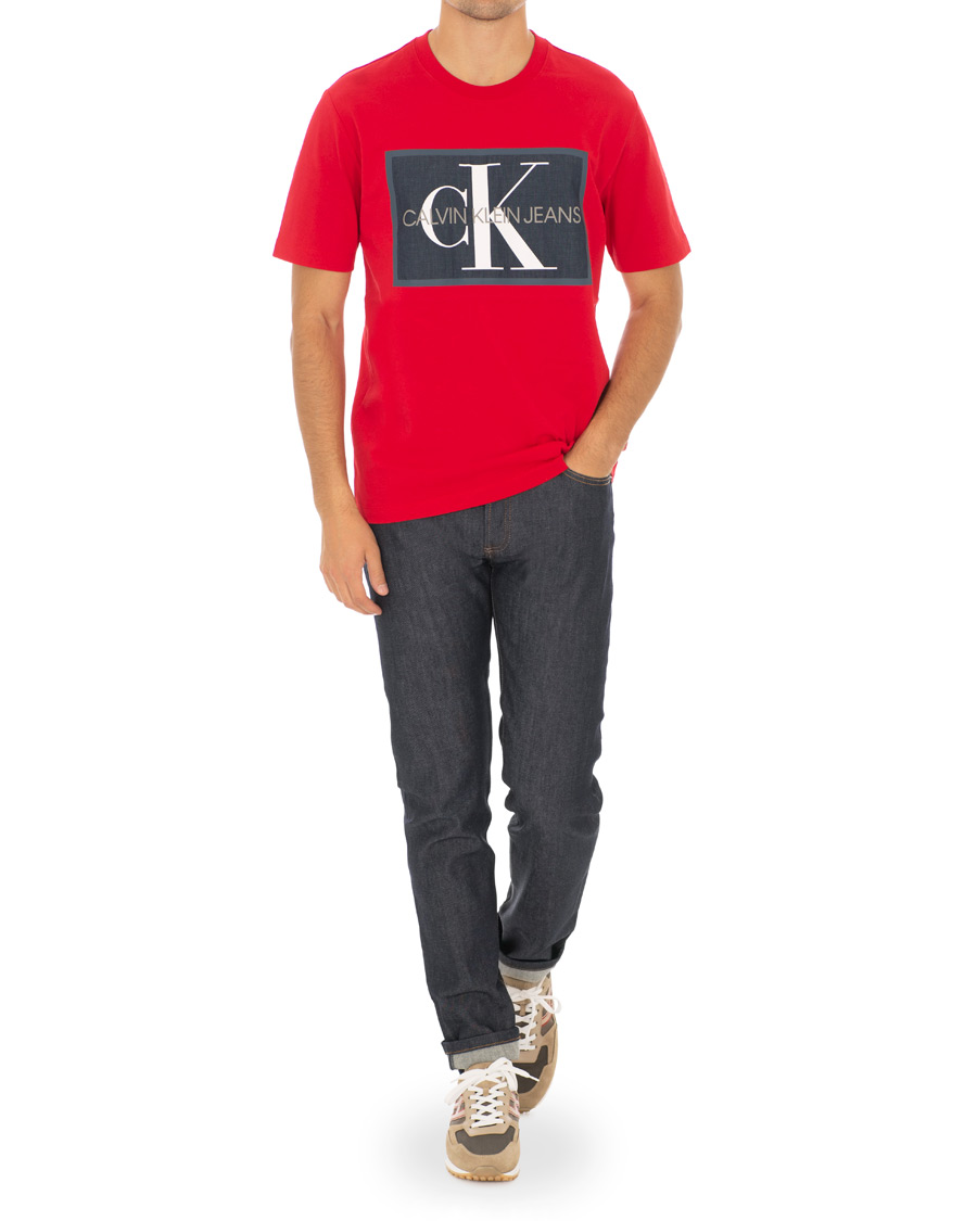 Herre | T-Shirts | Calvin Klein Jeans | Monogram Icon Box Tee Barbados Cherry