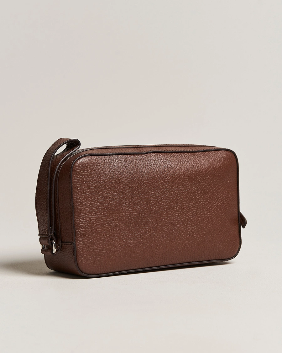 Herre | Tiger of Sweden | Tiger of Sweden | Wes Grained Leather Toilet Bag Brown