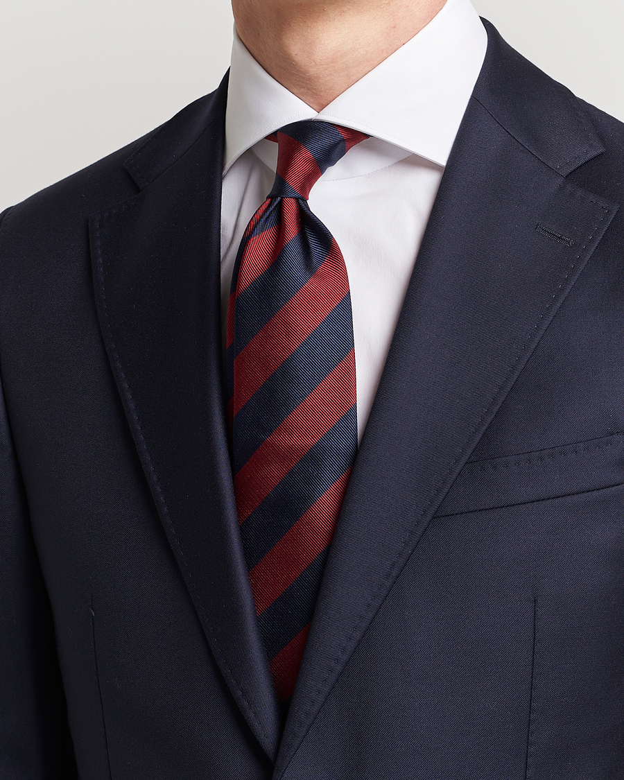 Herr |  | Amanda Christensen | Regemental Stripe Classic Tie 8 cm Wine/Navy