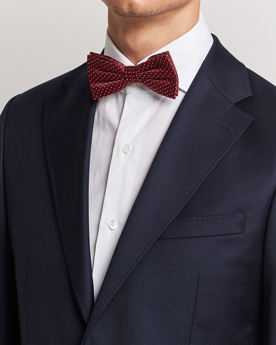 Herre | Amanda Christensen Micro Dot Pre Tie Silk Wine Red | Amanda Christensen | Micro Dot Pre Tie Silk Wine Red