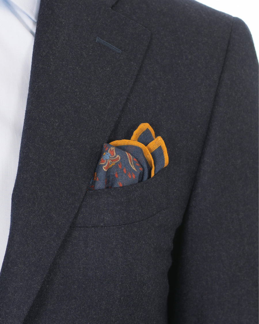 Herre | Drake's Wool/Silk Printed Flower Pocket Square Blue | Drake's | Wool/Silk Printed Flower Pocket Square Blue