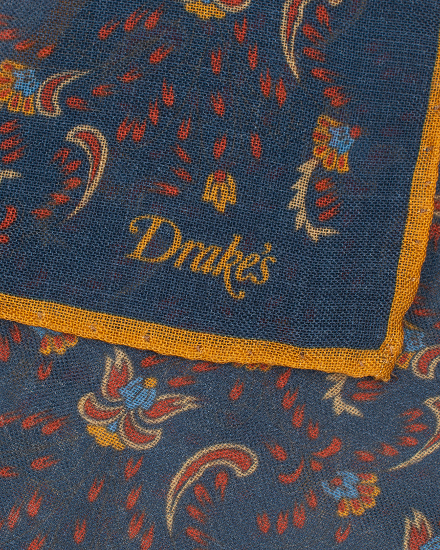 Herre | Drake's Wool/Silk Printed Flower Pocket Square Blue | Drake's | Wool/Silk Printed Flower Pocket Square Blue