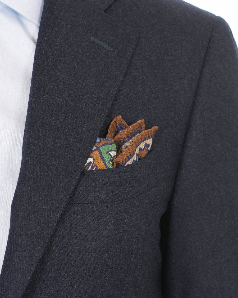 Herre | Drake's Wool/Silk Printed Boxes Pocket Square Beige | Drake's | Wool/Silk Printed Boxes Pocket Square Beige