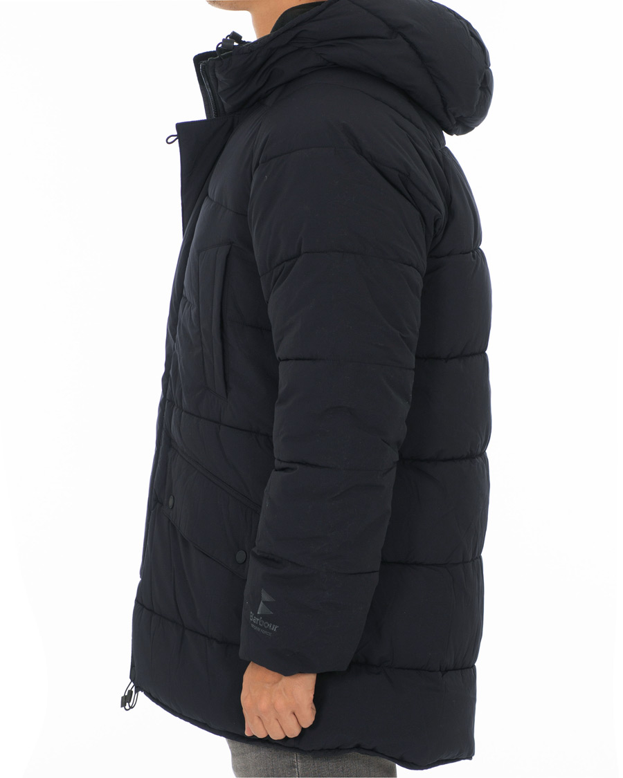 Barbour Lifestyle Alpine Quilted Jacket Black hos CareOfCarl.no