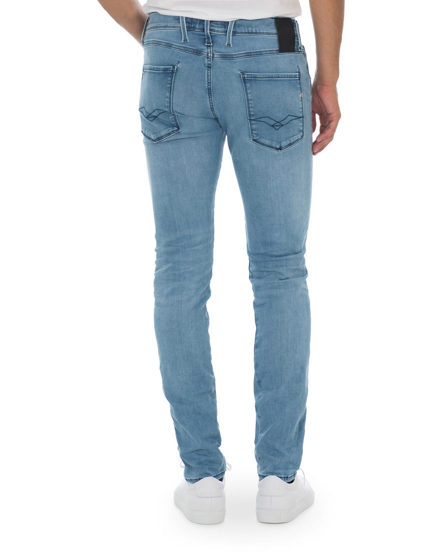 Replay Anbass Hyperflex Clouds Jeans Light Blue hos CareOfCarl.no