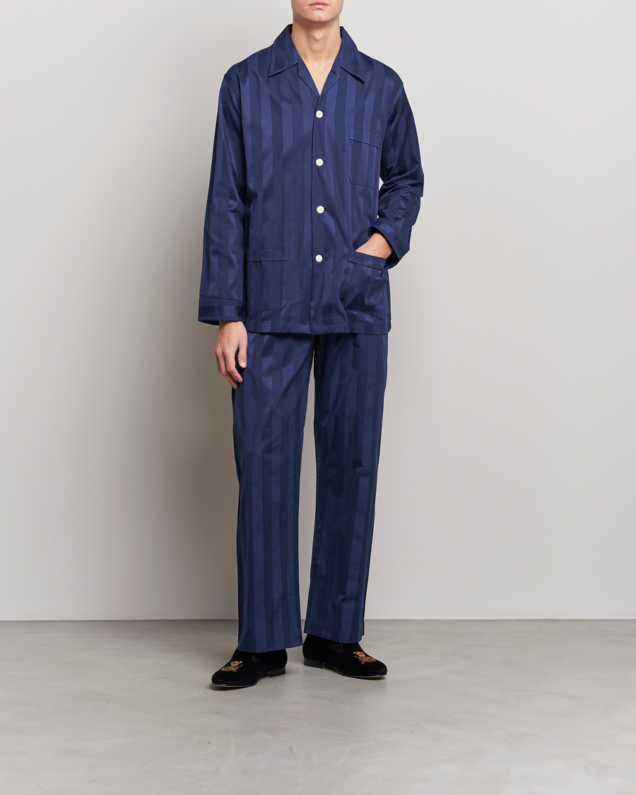 Herre | Pyjamaser og badekåper | Derek Rose | Striped Cotton Satin Pyjama Set Navy
