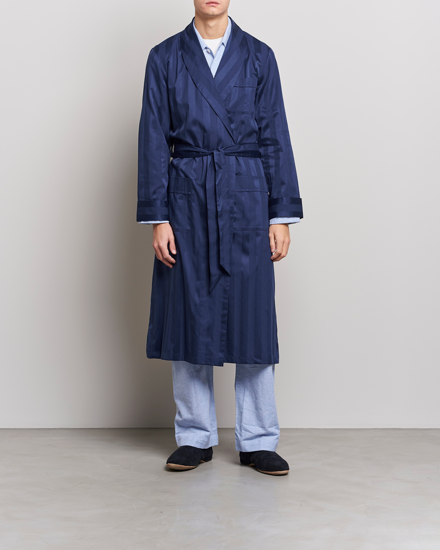 Herre | Derek Rose Striped Cotton Satin Dressing Gown Navy/Navy | Derek Rose | Striped Cotton Satin Dressing Gown Navy/Navy