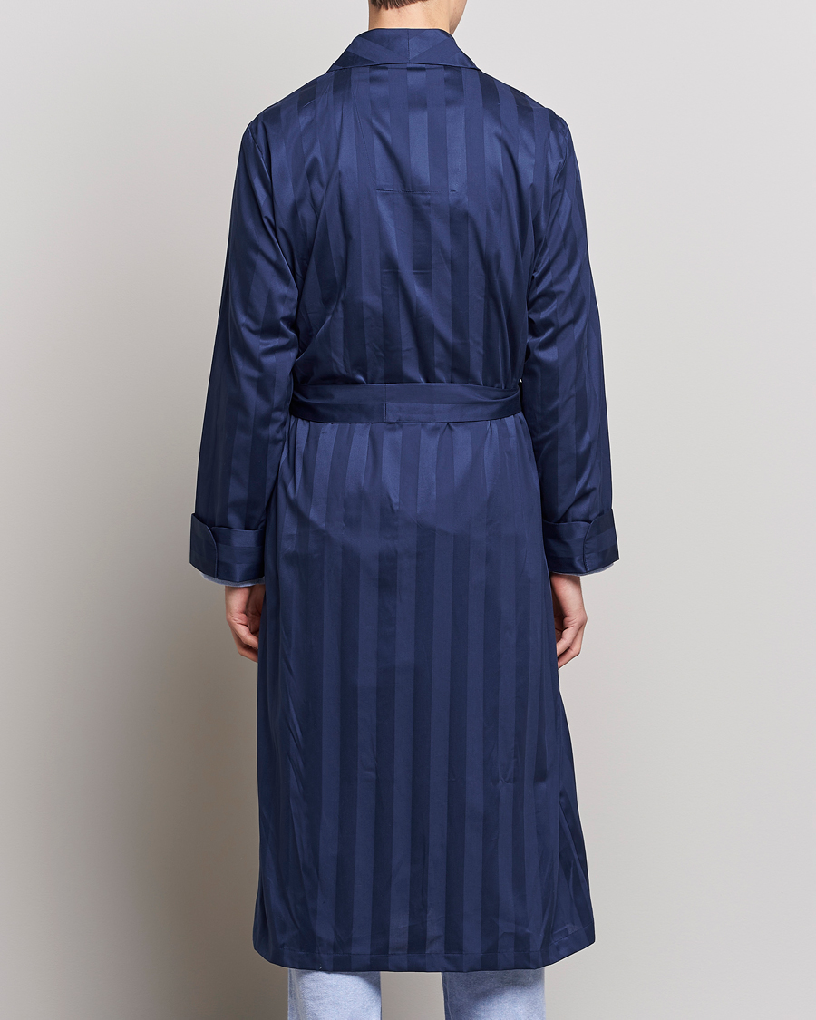 Herre | Pyjamaser og badekåper | Derek Rose | Striped Cotton Satin Dressing Gown Navy/Navy