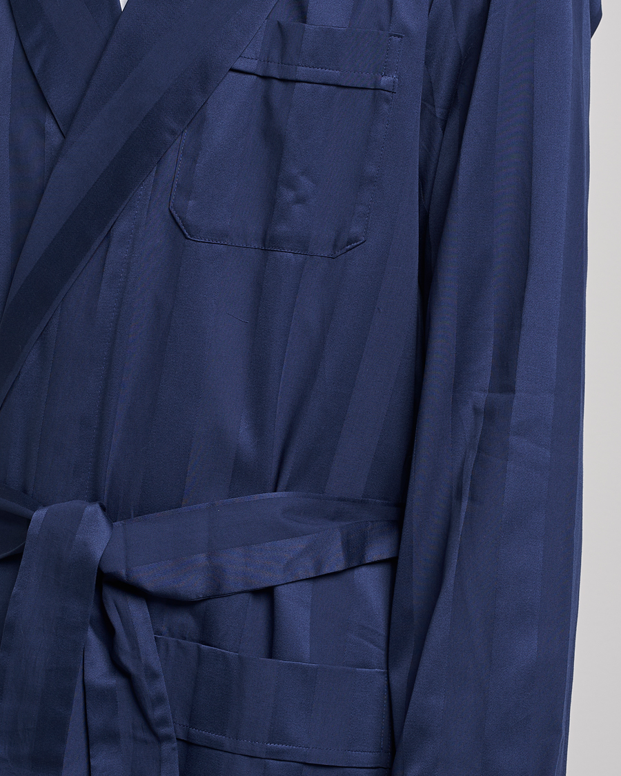 Herre | Derek Rose Striped Cotton Satin Dressing Gown Navy/Navy | Derek Rose | Striped Cotton Satin Dressing Gown Navy/Navy