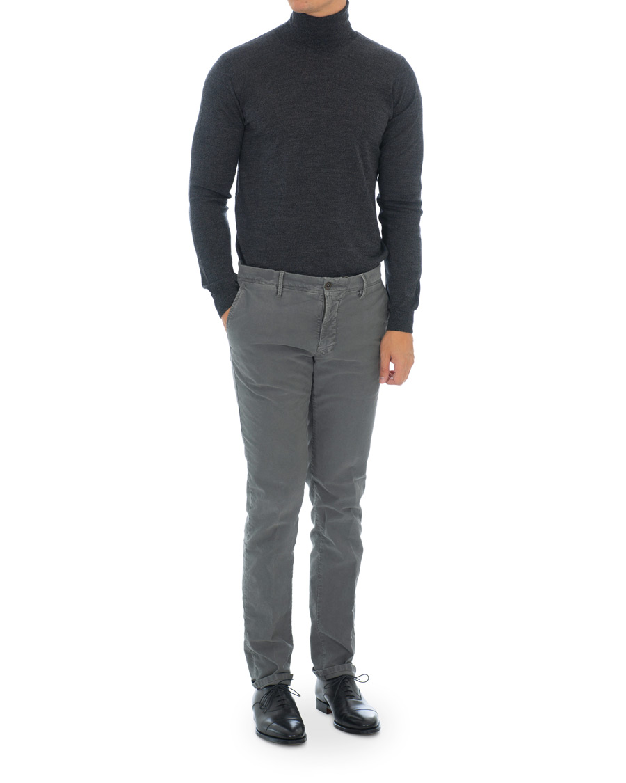 Herre | Gensere | Oscar Jacobson | Cole Extra Fine Merino Rollneck Dark Grey
