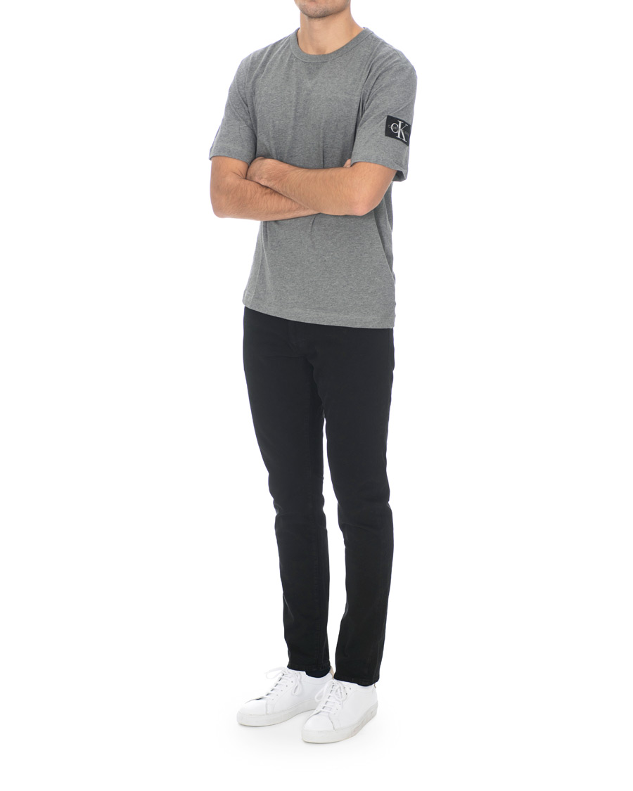 Herre | T-Shirts | Calvin Klein Jeans | Monogram Sleeve Badge Tee Mid Grey Heather