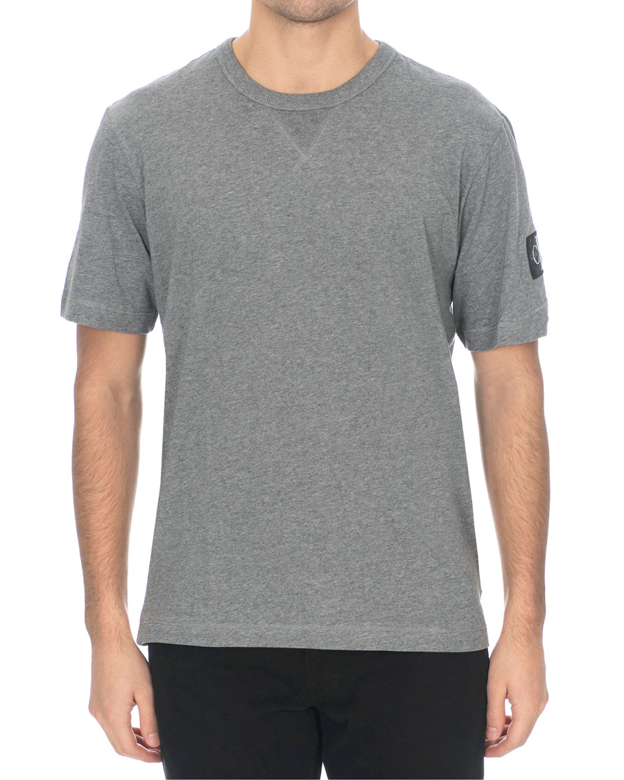 Herre | T-Shirts | Calvin Klein Jeans | Monogram Sleeve Badge Tee Mid Grey Heather