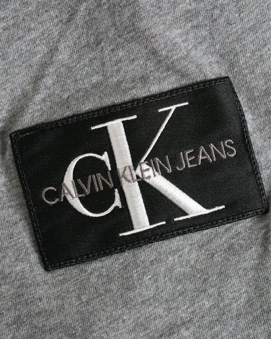 Herre | T-Shirts | Calvin Klein Jeans | Monogram Sleeve Badge Tee Mid Grey Heather