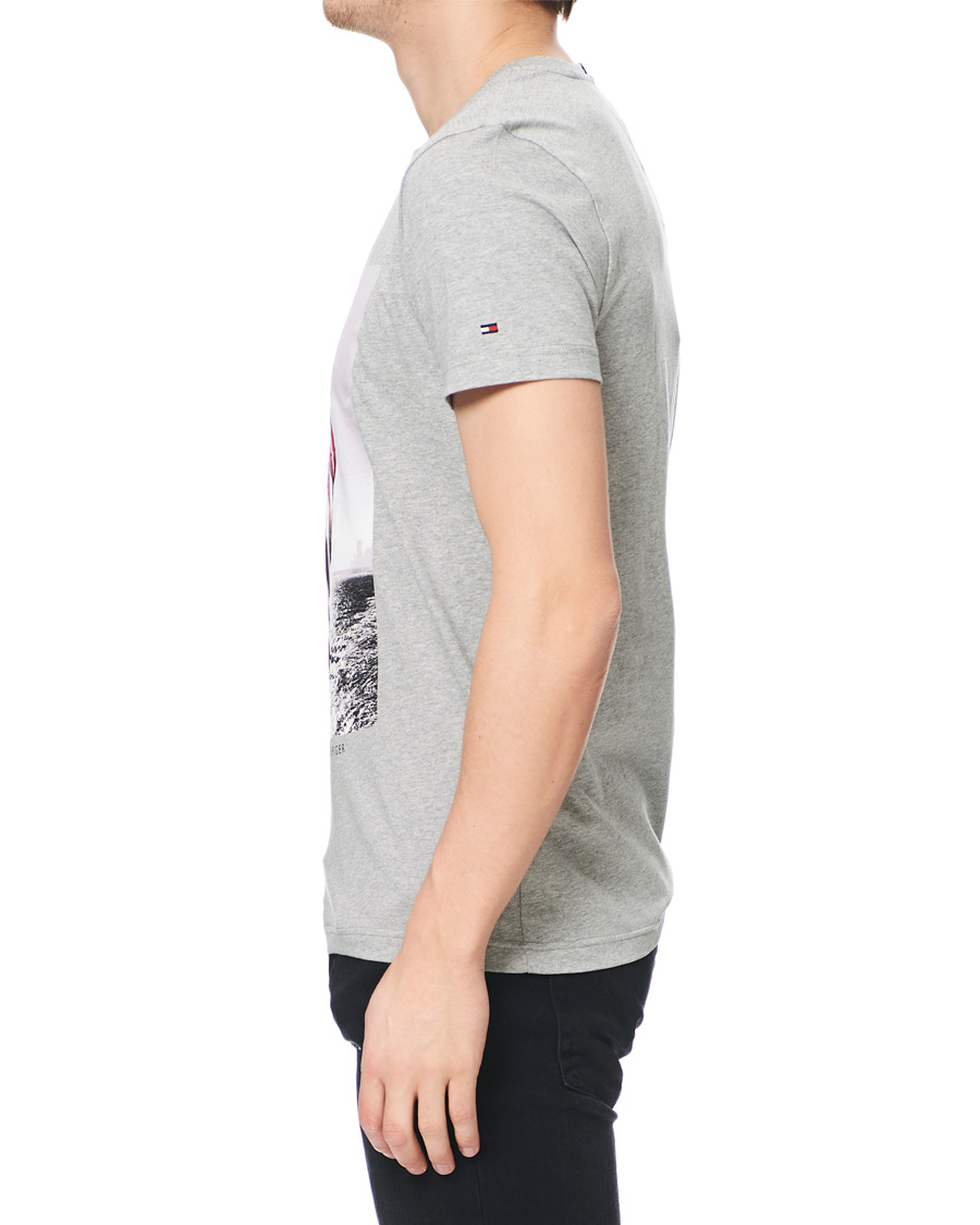 Herre | T-Shirts | Tommy Hilfiger | Flag Photo Print Crew Neck Tee Medium Grey Heather XL
