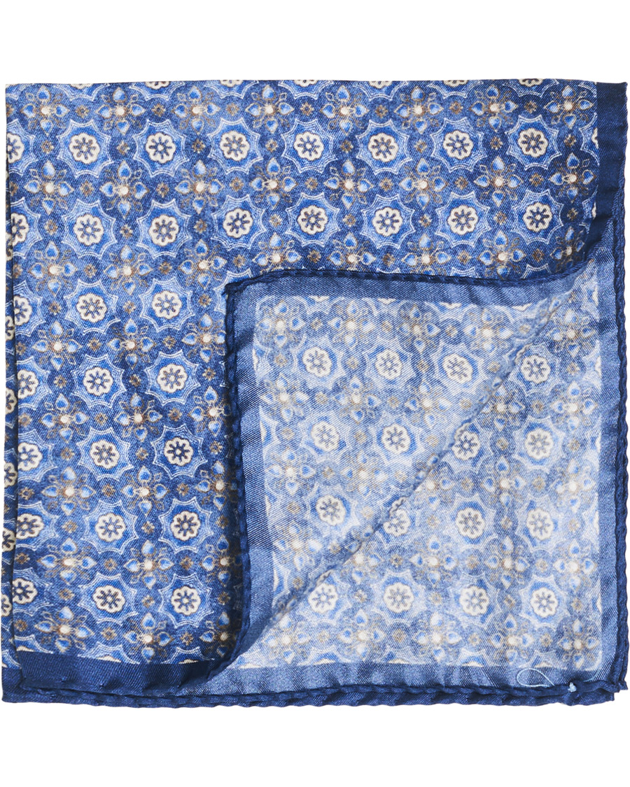 Herre | Amanda Christensen Silk Medallion Pocket Square Indigo | Amanda Christensen | Silk Medallion Pocket Square Indigo