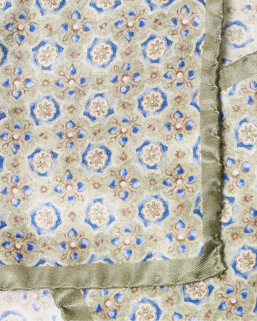 Herre |  | Amanda Christensen | Silk Medallion Pocket Square Olive