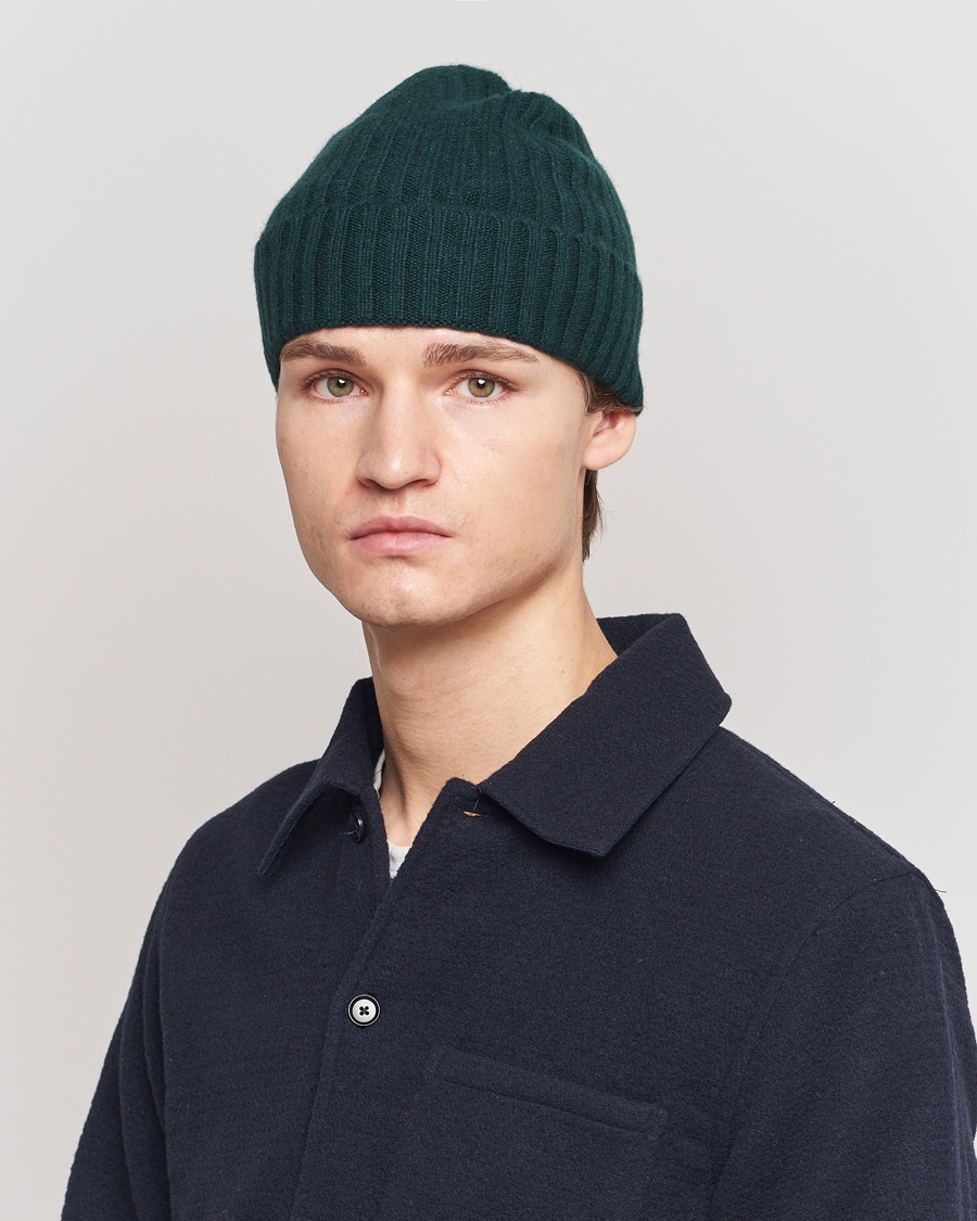Herre | Amanda Christensen Rib Knitted Cashmere Cap Bottle Green | Amanda Christensen | Rib Knitted Cashmere Cap Bottle Green