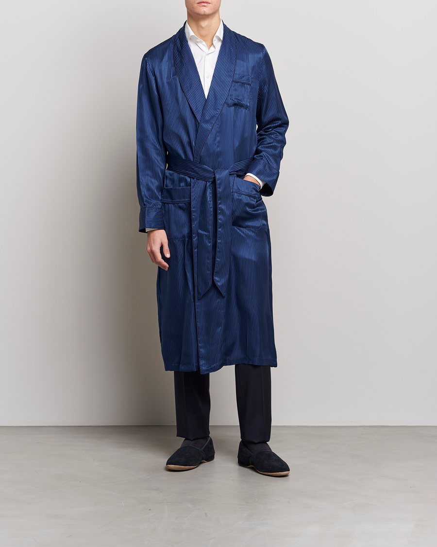 Herre | Derek Rose Pure Silk Striped Dressing Gown Navy | Derek Rose | Pure Silk Striped Dressing Gown Navy