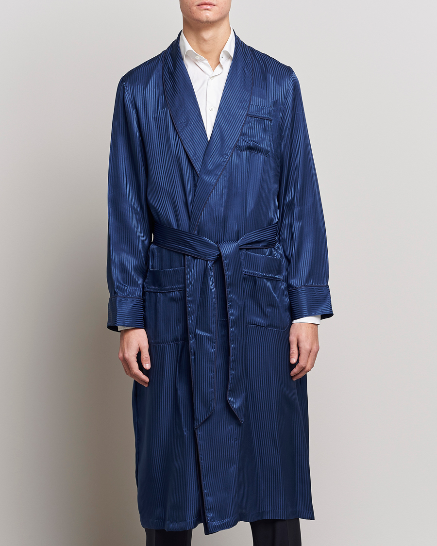 Herre | Derek Rose Pure Silk Striped Dressing Gown Navy | Derek Rose | Pure Silk Striped Dressing Gown Navy