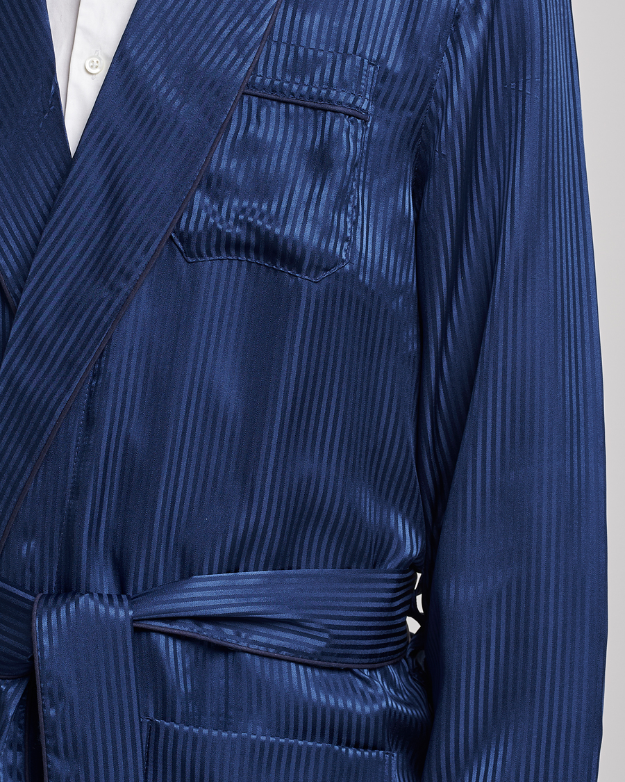 Herre | Derek Rose Pure Silk Striped Dressing Gown Navy | Derek Rose | Pure Silk Striped Dressing Gown Navy
