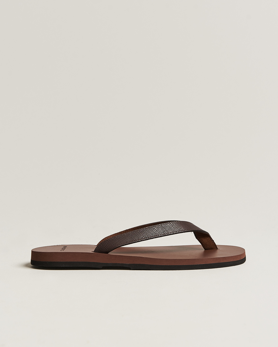 Herre | Sandaler og tøfler | The Resort Co | Saffiano Leather Flip-Flop Brown/Brown