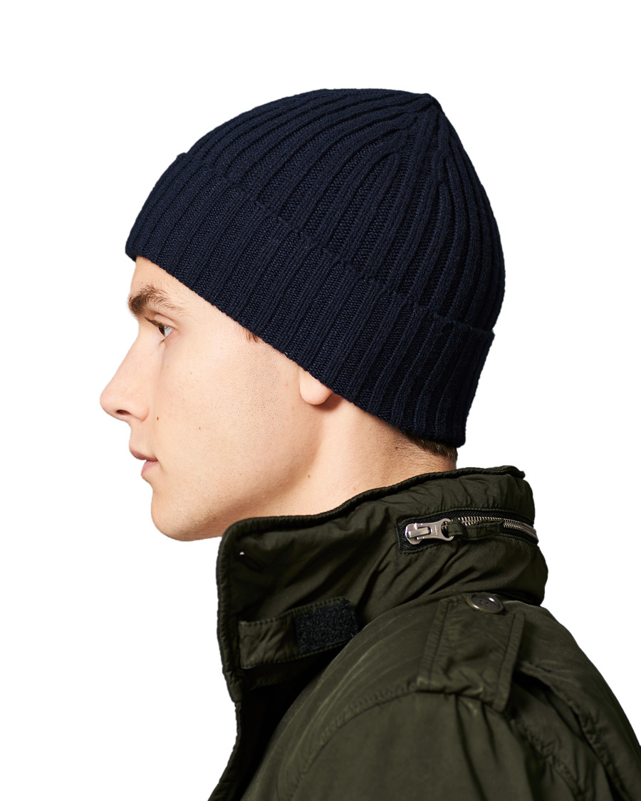 Herre | Piacenza Cashmere Ribbed Cashmere Beanie Navy | Piacenza Cashmere | Ribbed Cashmere Beanie Navy