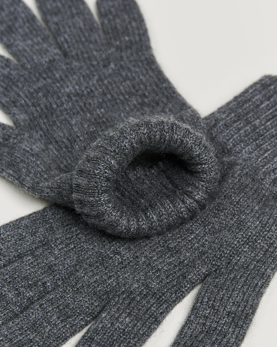 Herre | Johnstons of Elgin Knitted Cashmere Gloves Dark Granite | Johnstons of Elgin | Knitted Cashmere Gloves Dark Granite