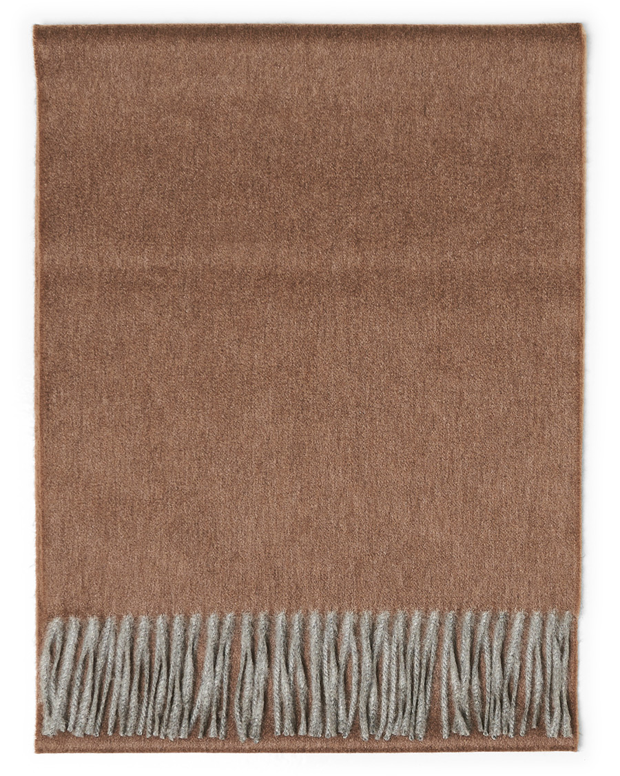 Herre | Begg & Co Arran Reversible Cashmere Scarf Flannel/Mink | Begg & Co | Arran Reversible Cashmere Scarf Flannel/Mink