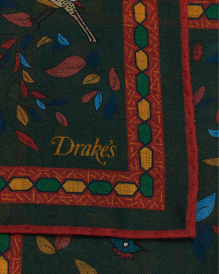 Herre | Drake's Printed Wool/Silk Songbird Pocket Square Green | Drake's | Printed Wool/Silk Songbird Pocket Square Green