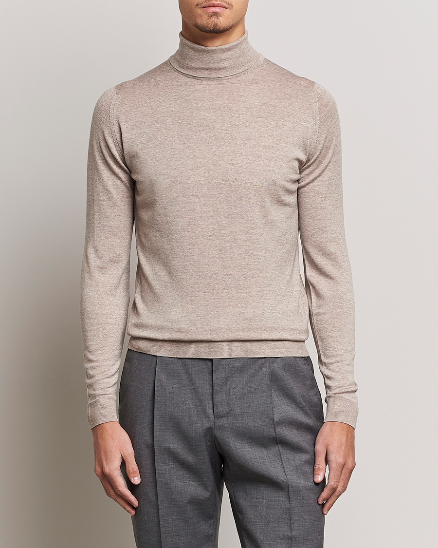 Herr | Polotröjor | John Smedley | Cherwell Extra Fine Merino Rollneck Soft Fawn