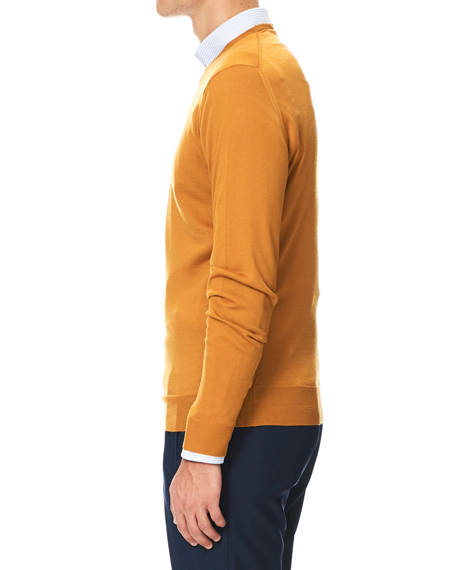 Herre | Gensere | John Smedley | Lundy Extra Fine Merino Crew Neck Saffron