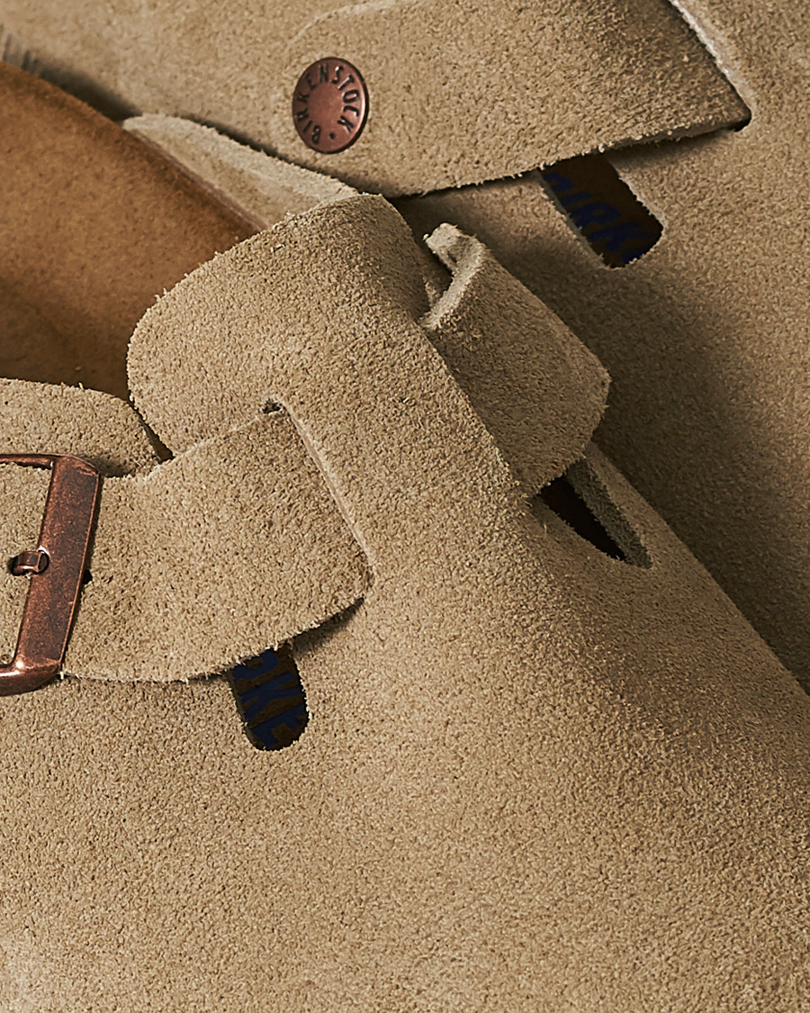 Herre | BIRKENSTOCK Boston Soft Footbed Taupe Suede | BIRKENSTOCK | Boston Soft Footbed Taupe Suede