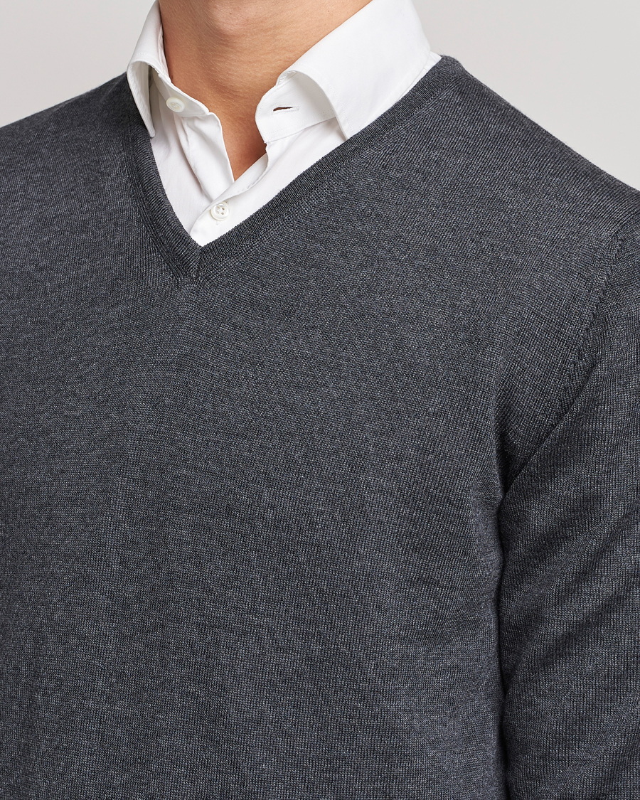 Herre | Gensere | Stenströms | Merino V-Neck Anthracite