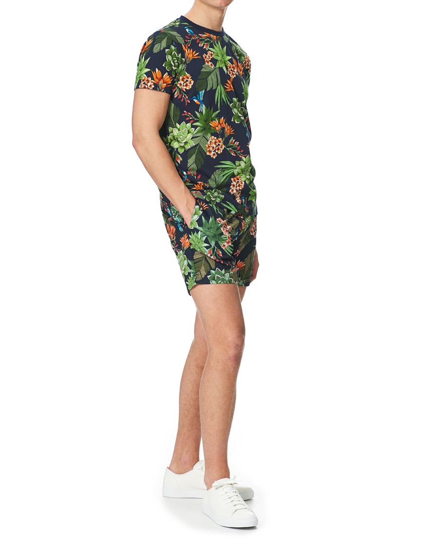 Herre | T-Shirts | GANT | Printed Humming Garden Tee Evening Blue