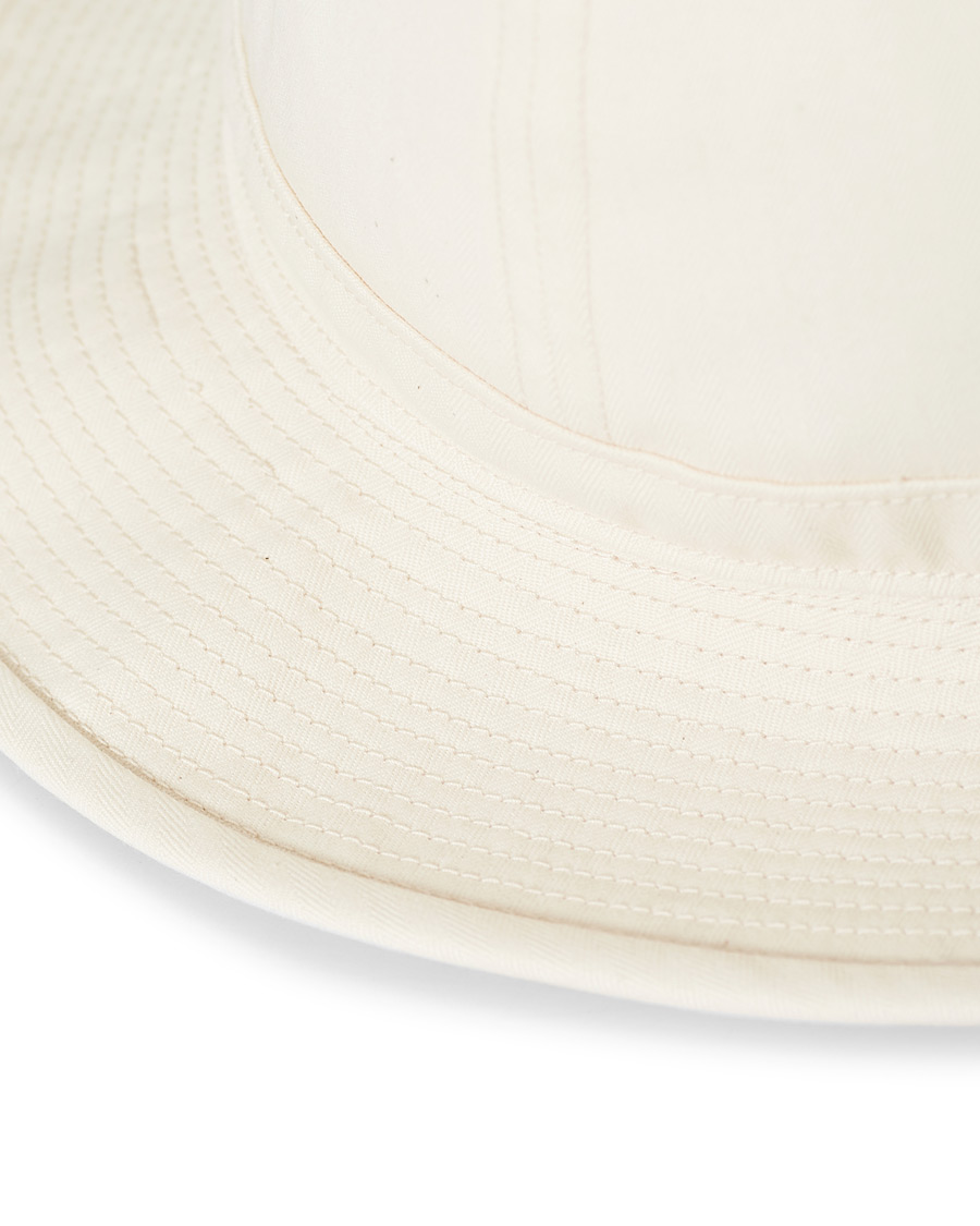 Herre | BEAMS PLUS Military Bucket Hat Ivory | BEAMS PLUS | Military Bucket Hat Ivory