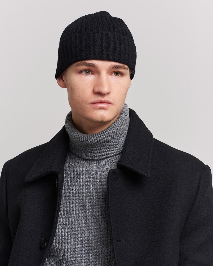 Herre | Amanda Christensen Rib Knitted Cashmere Cap Black | Amanda Christensen | Rib Knitted Cashmere Cap Black
