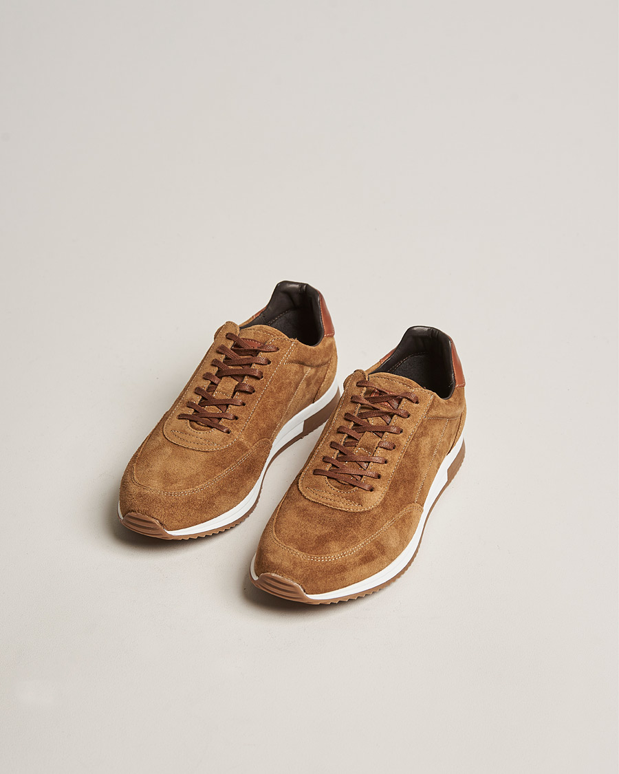 Herre | Sko i mokka | Design Loake | Bannister Running Sneaker Tan Suede