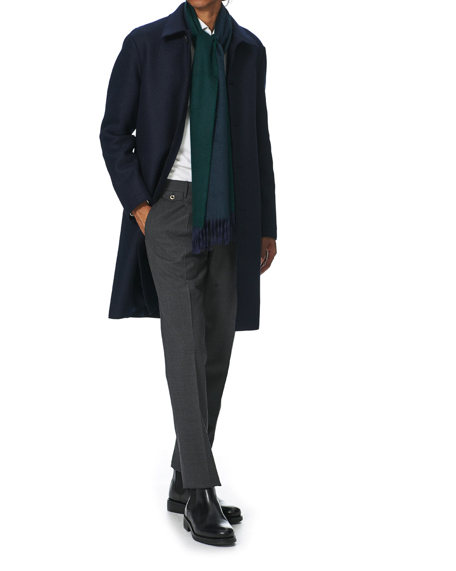 Herre | Begg & Co Arran Reversible Cashmere Scarf Navy/Tartan Green | Begg & Co | Arran Reversible Cashmere Scarf Navy/Tartan Green