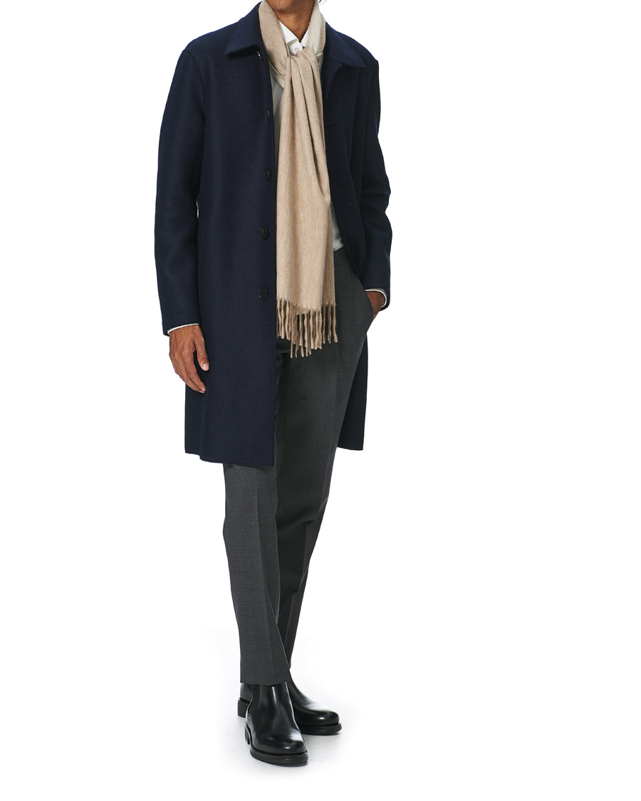 Herre | Begg & Co Arran Reversible Cashmere Scarf Stone/White | Begg & Co | Arran Reversible Cashmere Scarf Stone/White