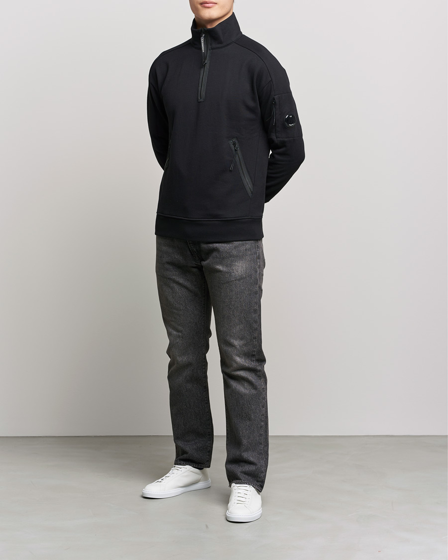 Herre | Contemporary Creators | C.P. Company | Diagonal Raised Fleece Half Zip Lens Sweatshirt Black