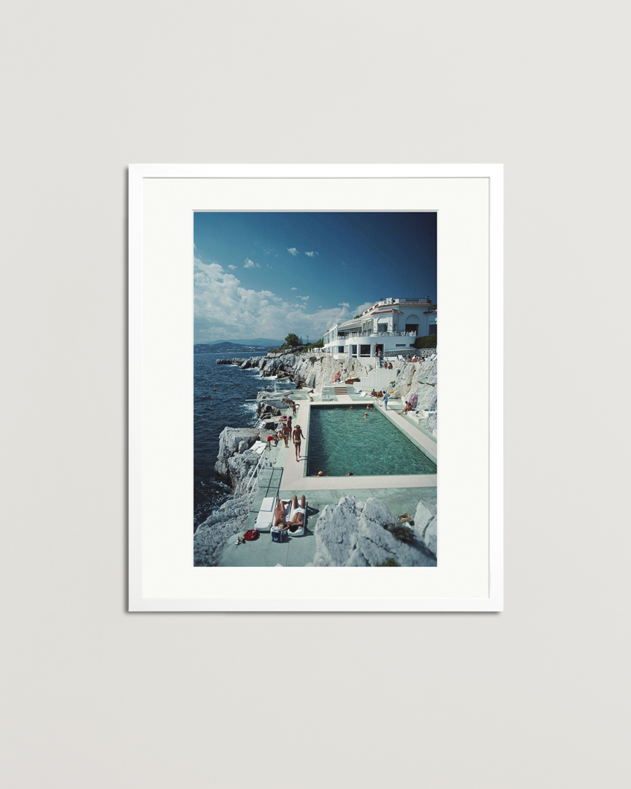 Herre | Sonic Editions | Sonic Editions | Framed Slim Aarons Pool Hotel Du Cap Eden Roc